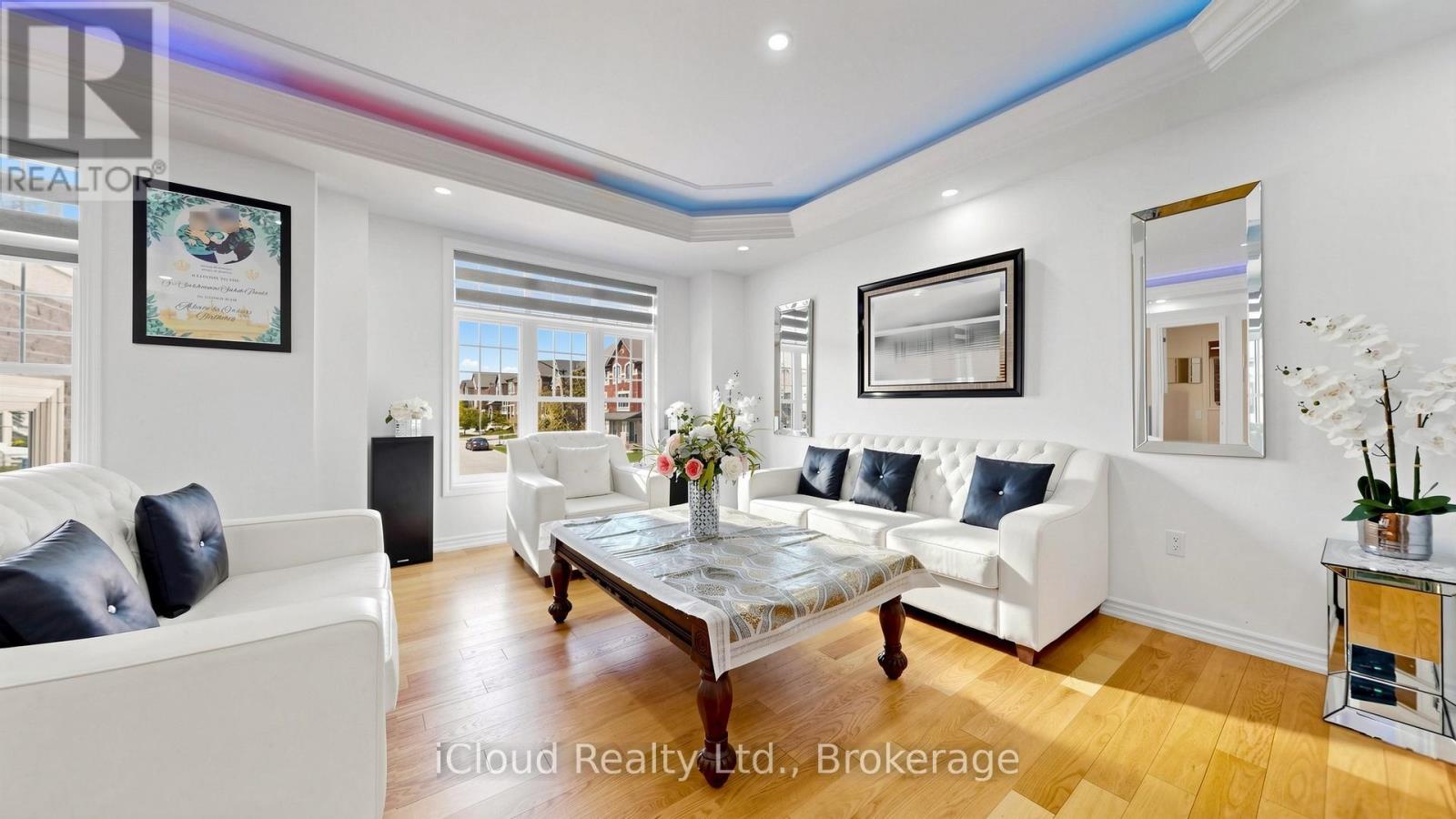 193 Thornbush Boulevard E, Brampton, ON - Indoor Photo Showing Living Room