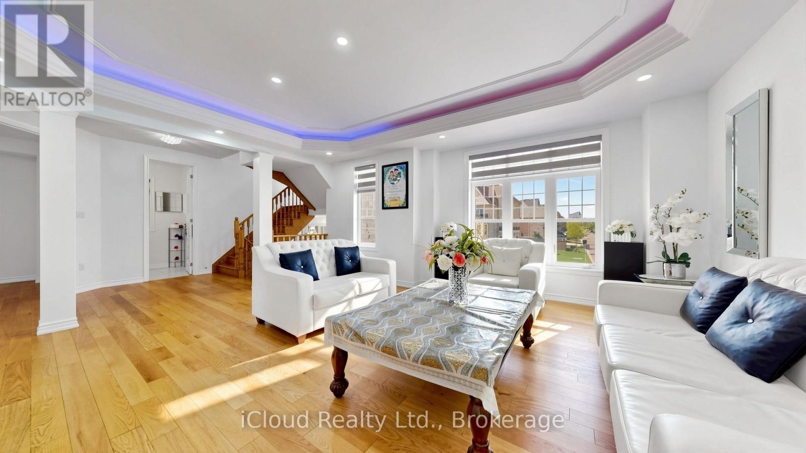 193 Thornbush Boulevard E, Brampton, ON - Indoor Photo Showing Living Room