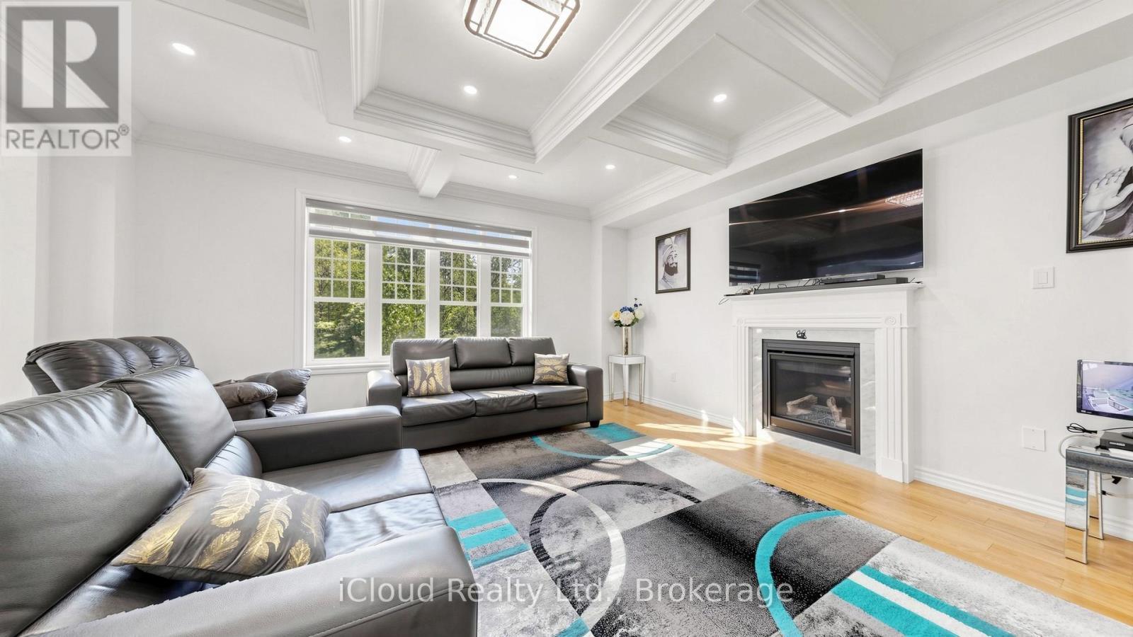 193 Thornbush Boulevard E, Brampton, ON - Indoor Photo Showing Living Room With Fireplace