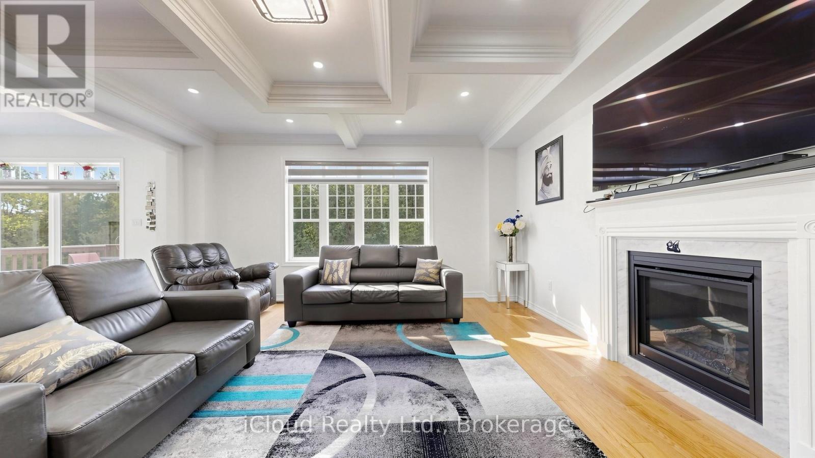 193 Thornbush Boulevard E, Brampton, ON - Indoor Photo Showing Living Room With Fireplace