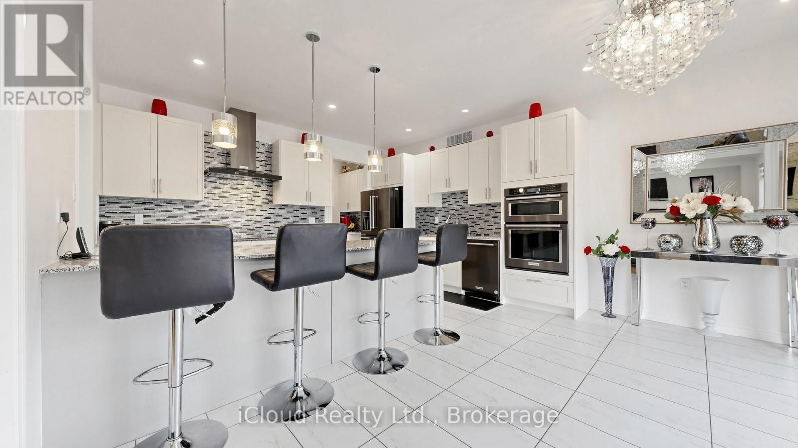 193 Thornbush Boulevard E, Brampton, ON - Indoor Photo Showing Kitchen With Upgraded Kitchen