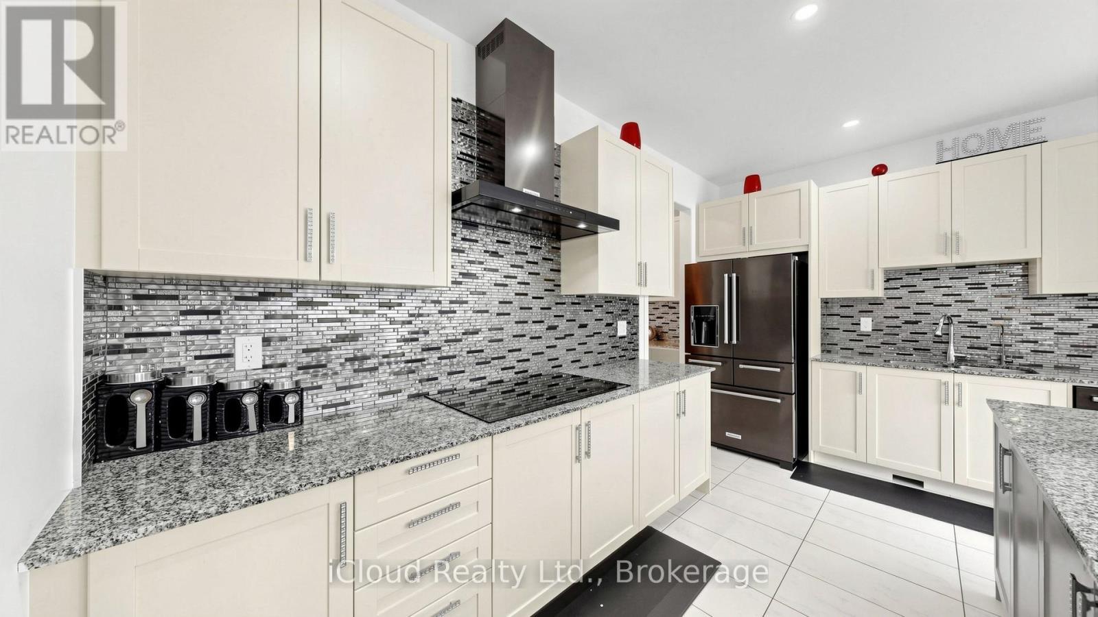 193 Thornbush Boulevard E, Brampton, ON - Indoor Photo Showing Kitchen With Upgraded Kitchen