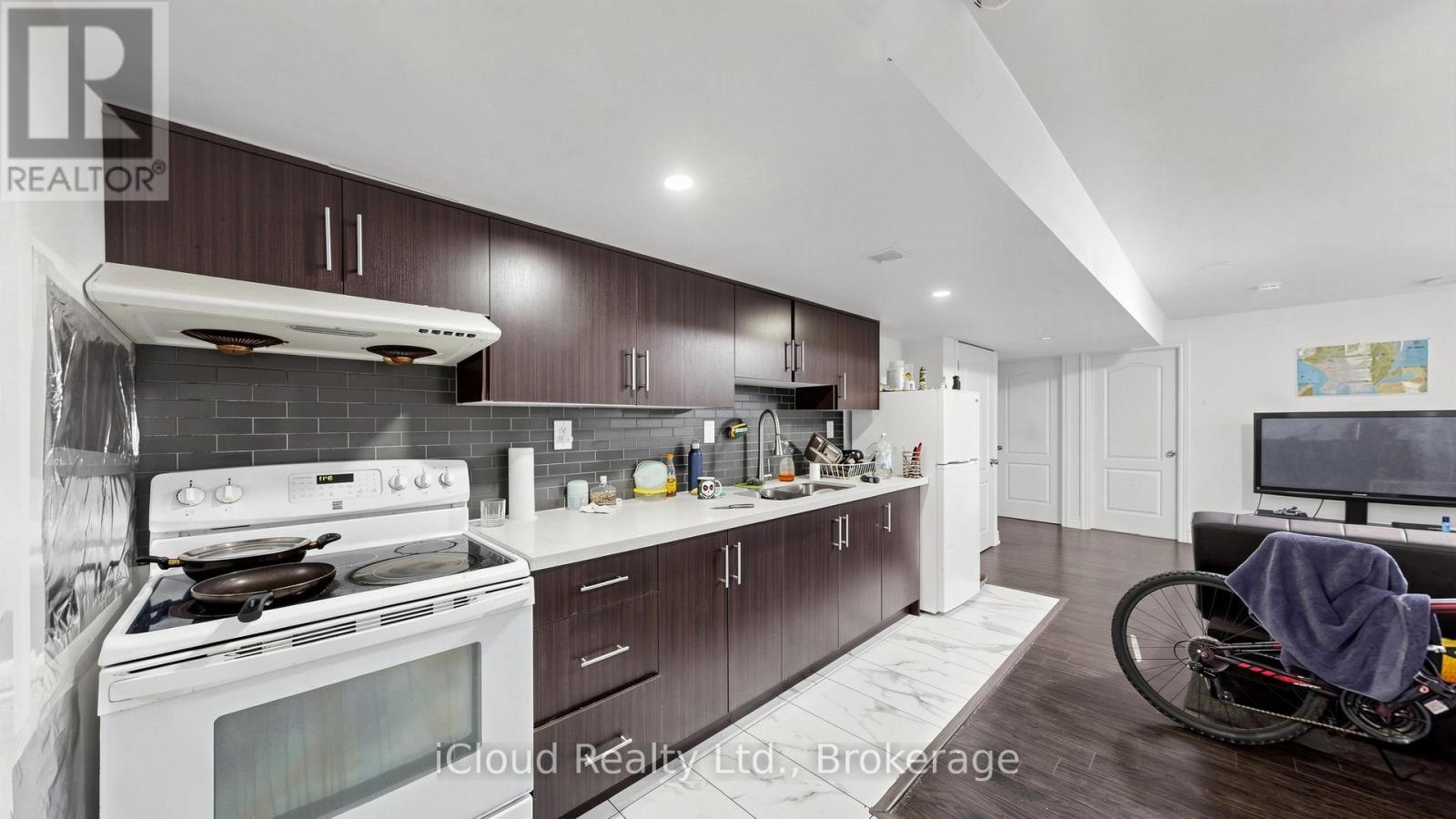 193 Thornbush Boulevard E, Brampton, ON - Indoor Photo Showing Kitchen