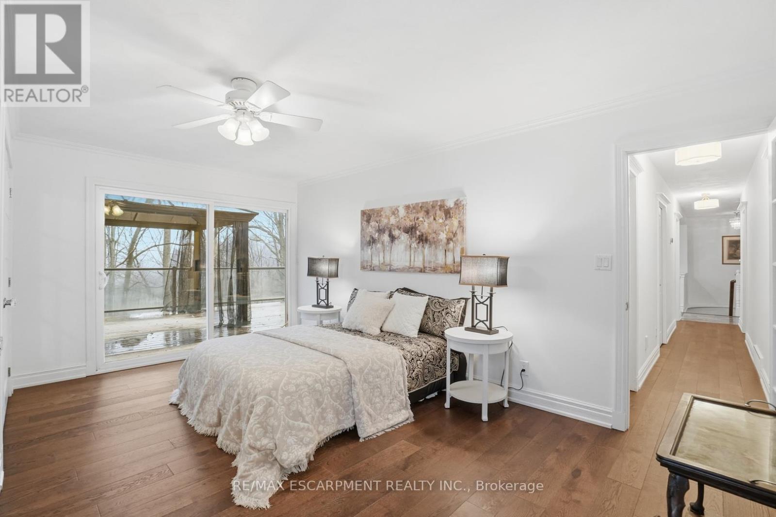 1987 Snake Road, Burlington, ON - Indoor Photo Showing Bedroom