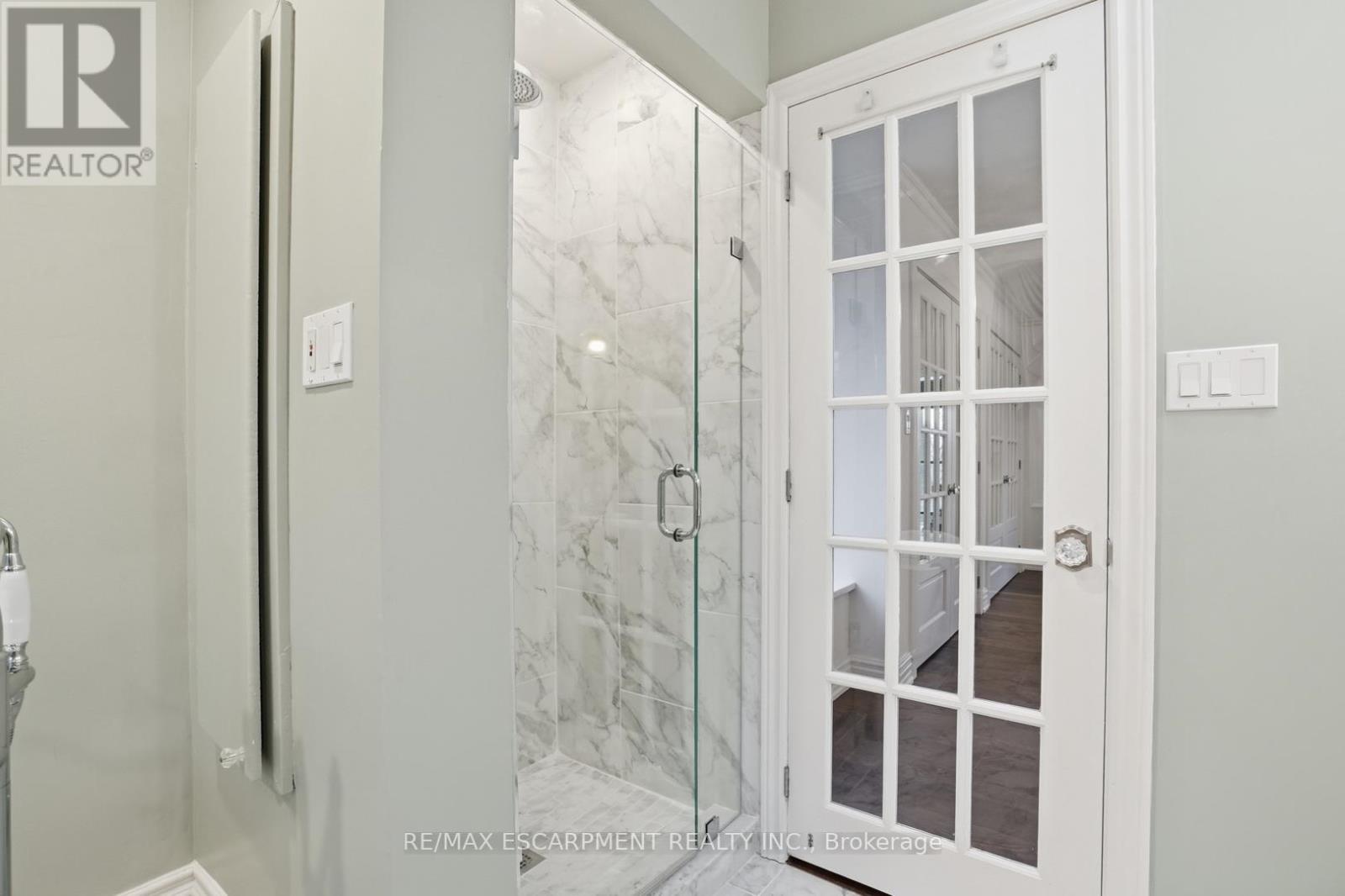 1987 Snake Road, Burlington, ON - Indoor Photo Showing Bathroom