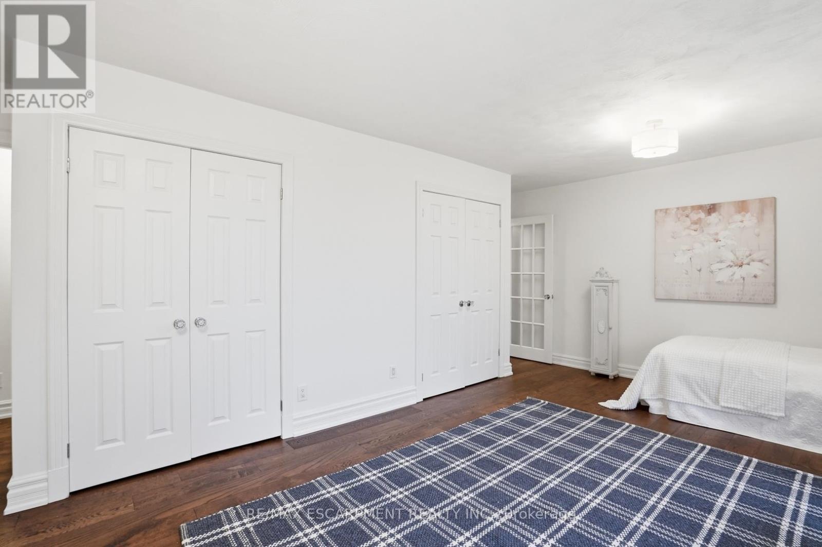 1987 Snake Road, Burlington, ON - Indoor Photo Showing Bedroom