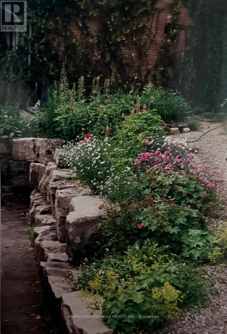 1987 Snake Road, Burlington, ON - Outdoor