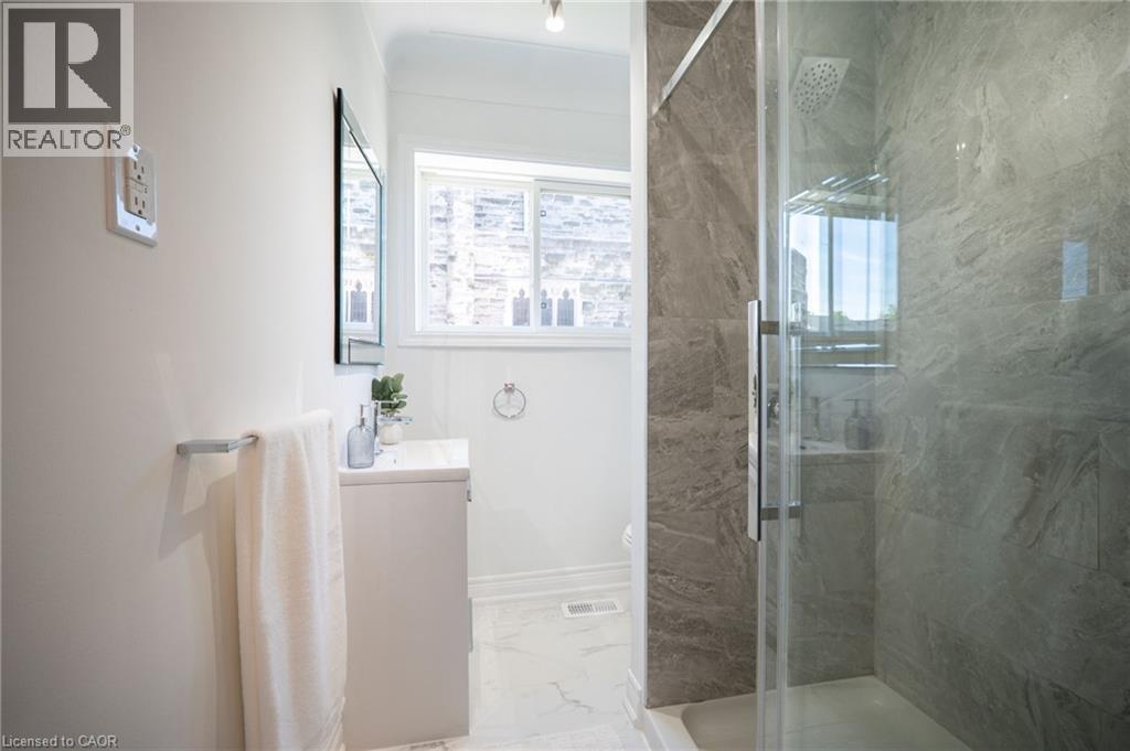 295 Locke Street S, Hamilton, ON - Indoor Photo Showing Bathroom