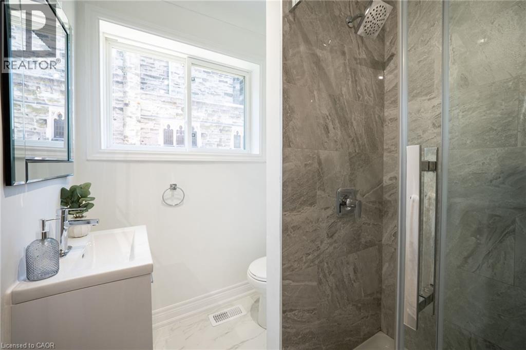295 Locke Street S, Hamilton, ON - Indoor Photo Showing Bathroom