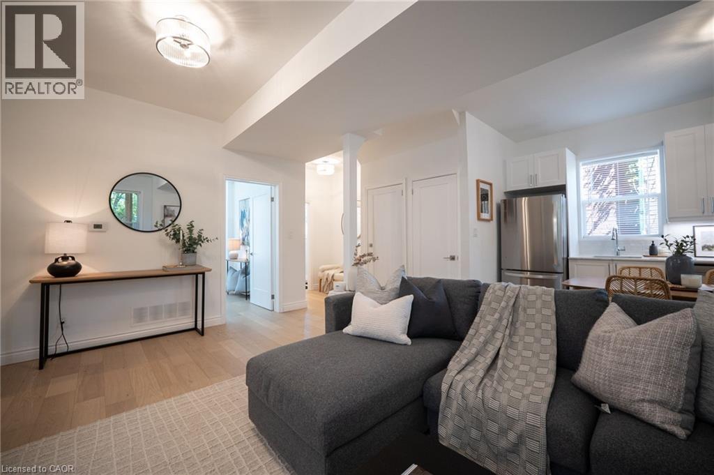 295 Locke Street S, Hamilton, ON - Indoor Photo Showing Living Room