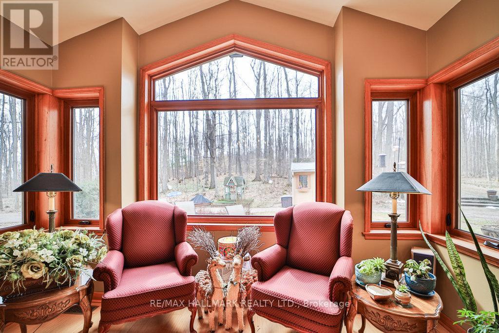Dining room sitting area - 14728 Heritage Road, Caledon, ON
