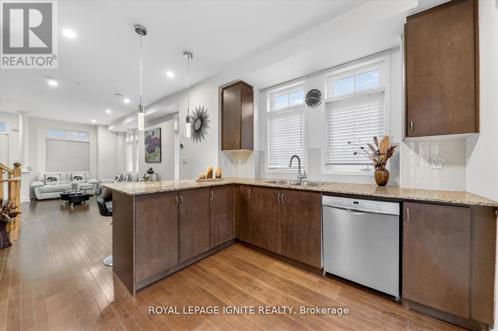 95 - 117A The Queensway, Toronto, ON - Indoor Photo Showing Kitchen