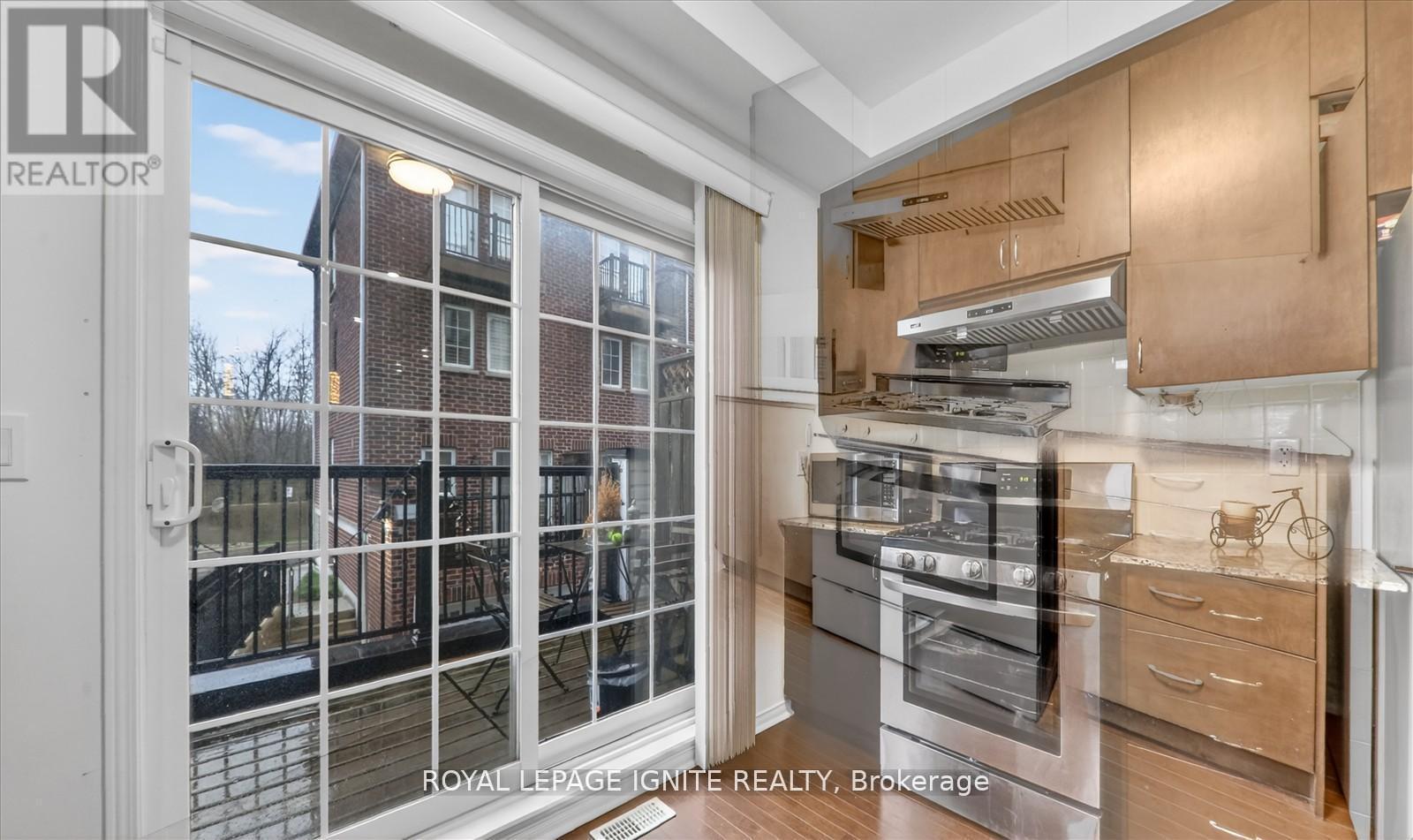 95 - 117A The Queensway, Toronto, ON - Indoor
