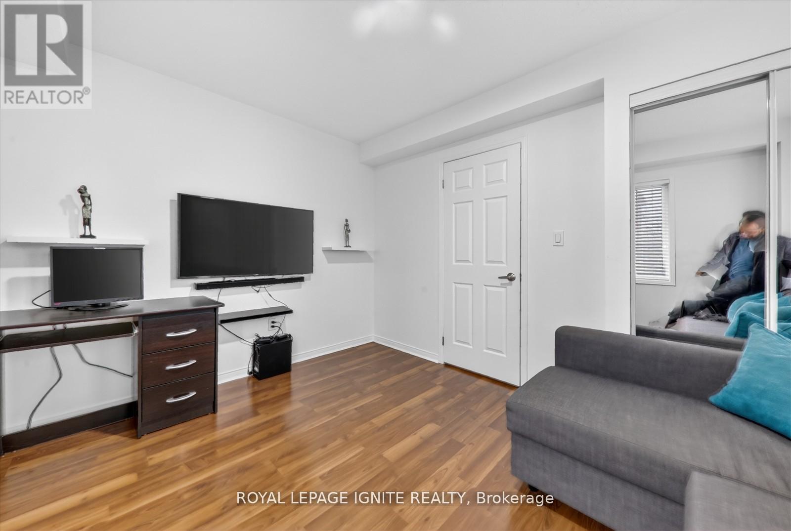 95 - 117A The Queensway, Toronto, ON - Indoor