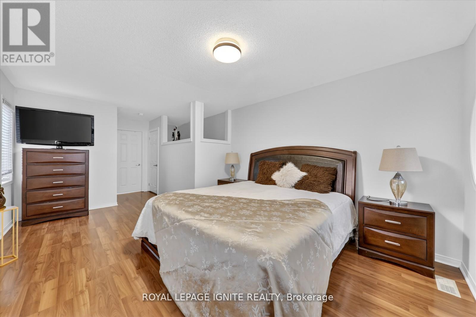 95 - 117A The Queensway, Toronto, ON - Indoor Photo Showing Bedroom