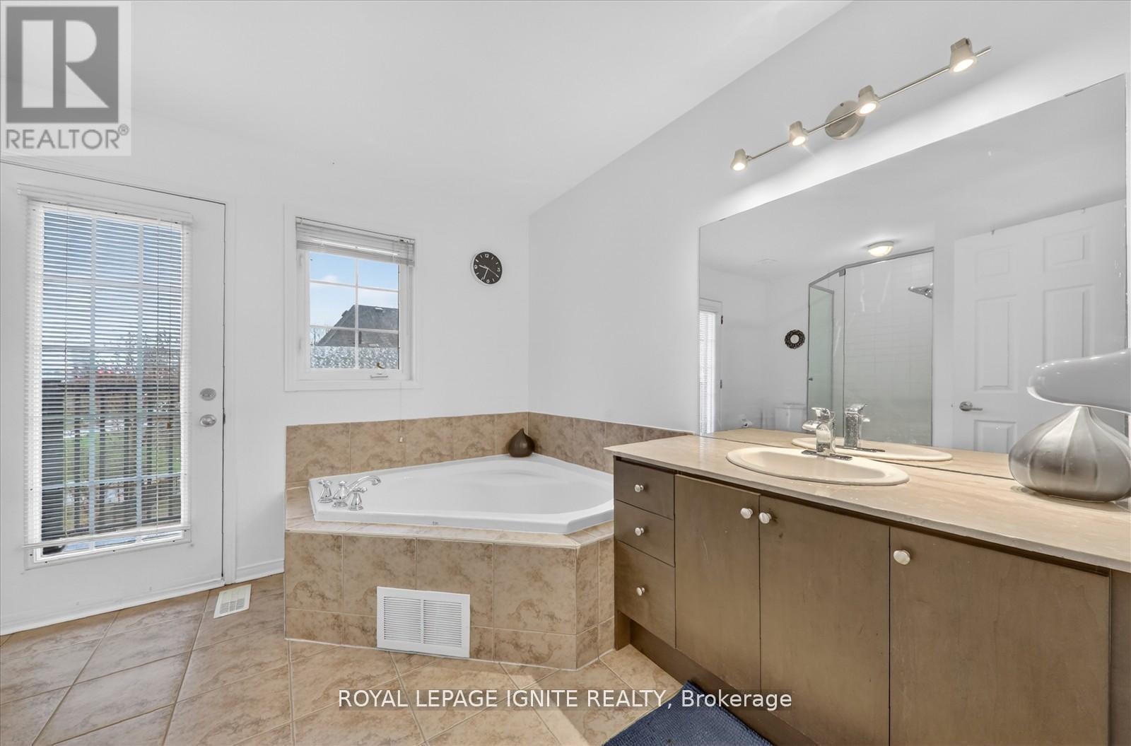 95 - 117A The Queensway, Toronto, ON - Indoor Photo Showing Bathroom