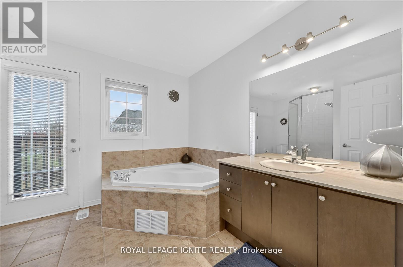 95 - 117A The Queensway, Toronto, ON - Indoor Photo Showing Bathroom