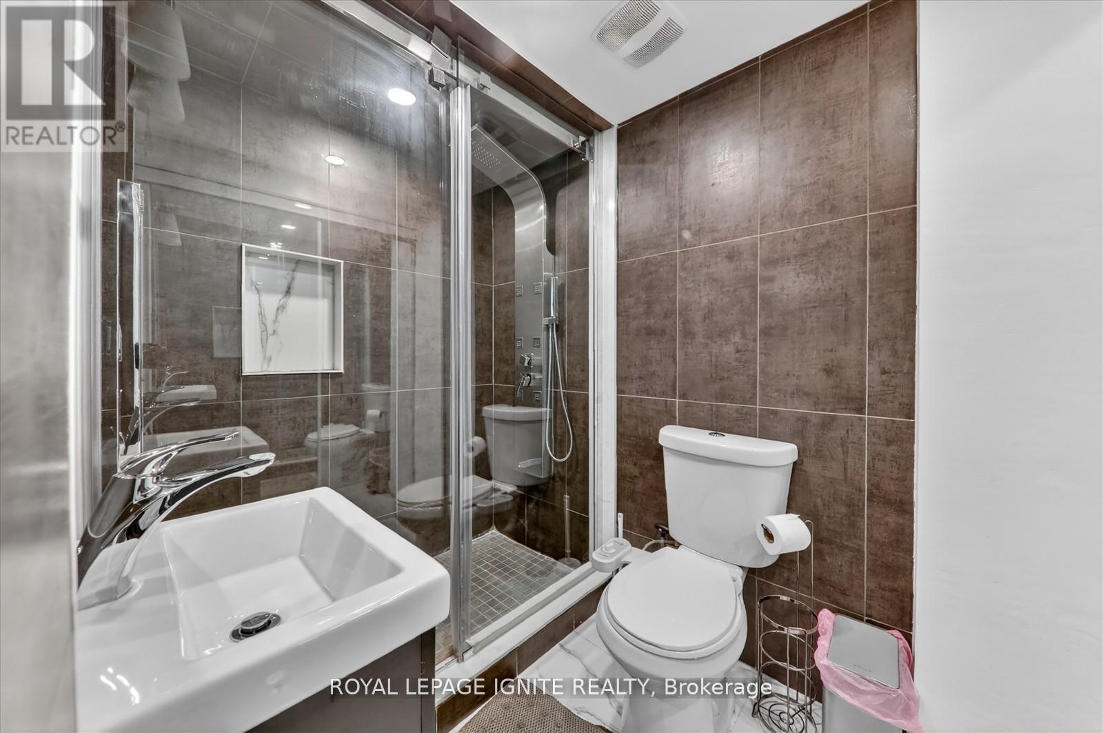 95 - 117A The Queensway, Toronto, ON - Indoor Photo Showing Bathroom