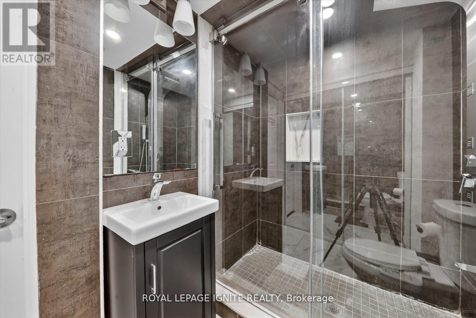 95 - 117A The Queensway, Toronto, ON - Indoor Photo Showing Bathroom