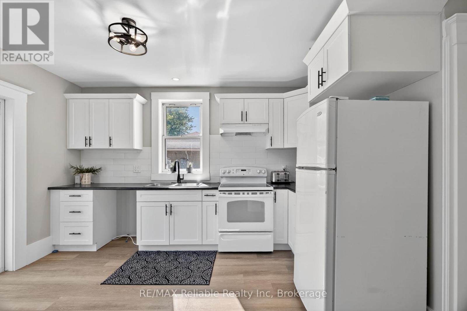 185 Trafalgar Street, West Perth (Mitchell), ON - Indoor Photo Showing Kitchen