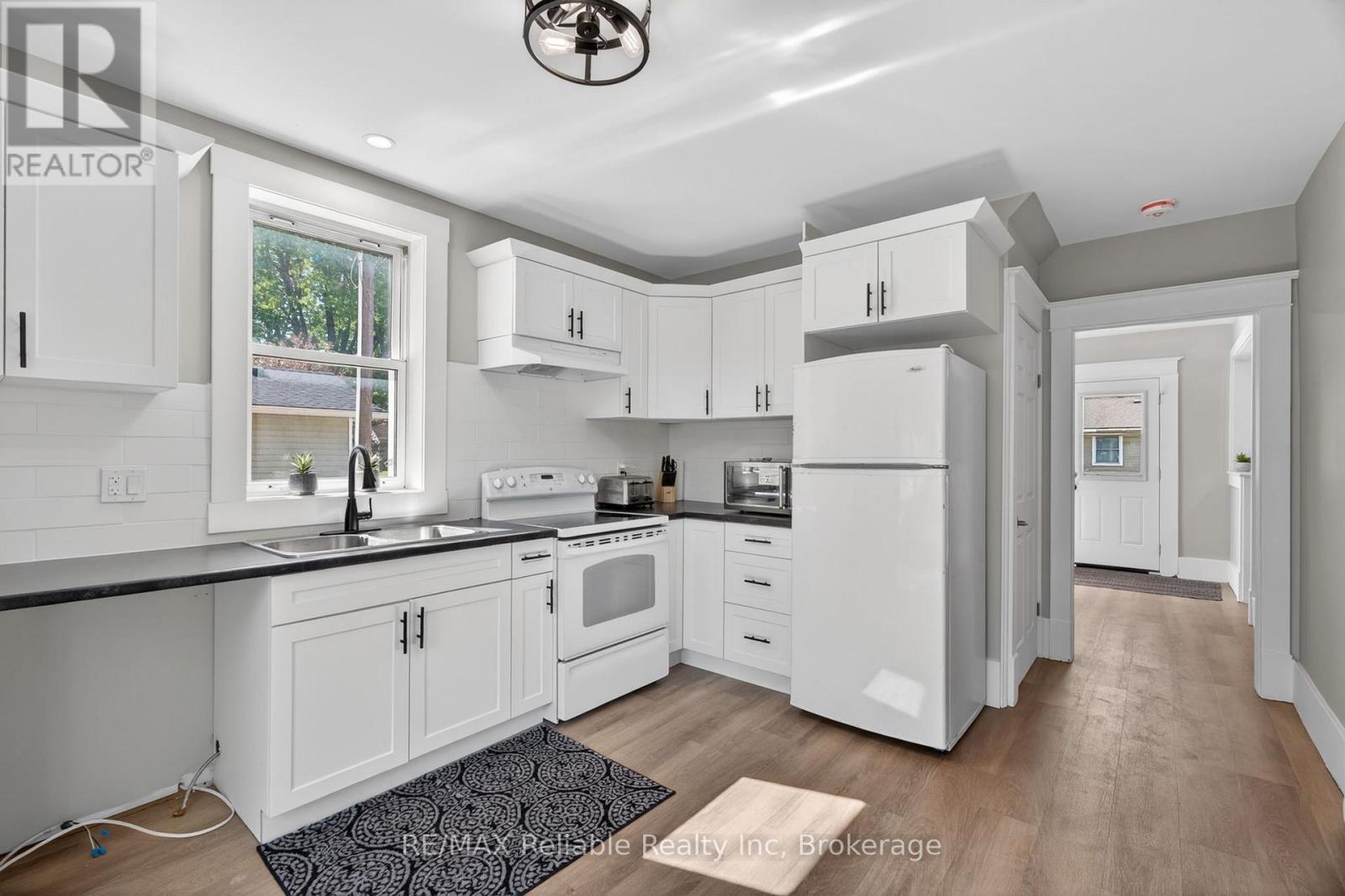 185 Trafalgar Street, West Perth (Mitchell), ON - Indoor Photo Showing Kitchen With Double Sink
