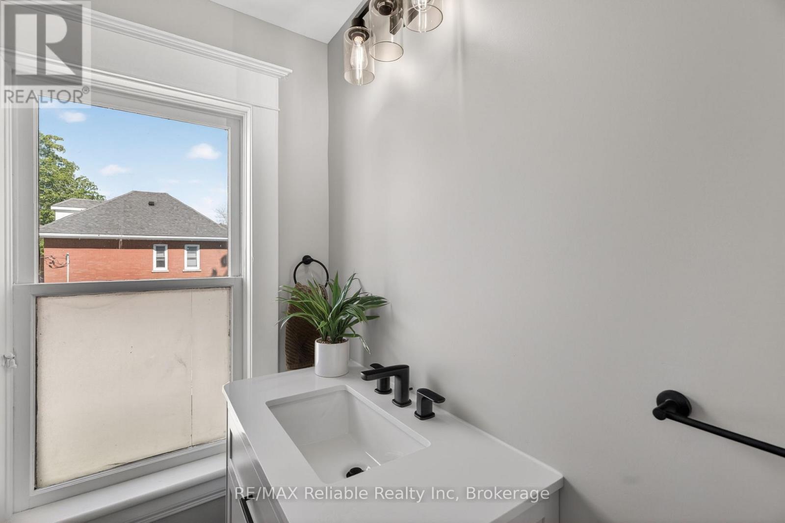 4 piece bathroom - 185 Trafalgar Street, West Perth (Mitchell), ON - Indoor Photo Showing Bathroom