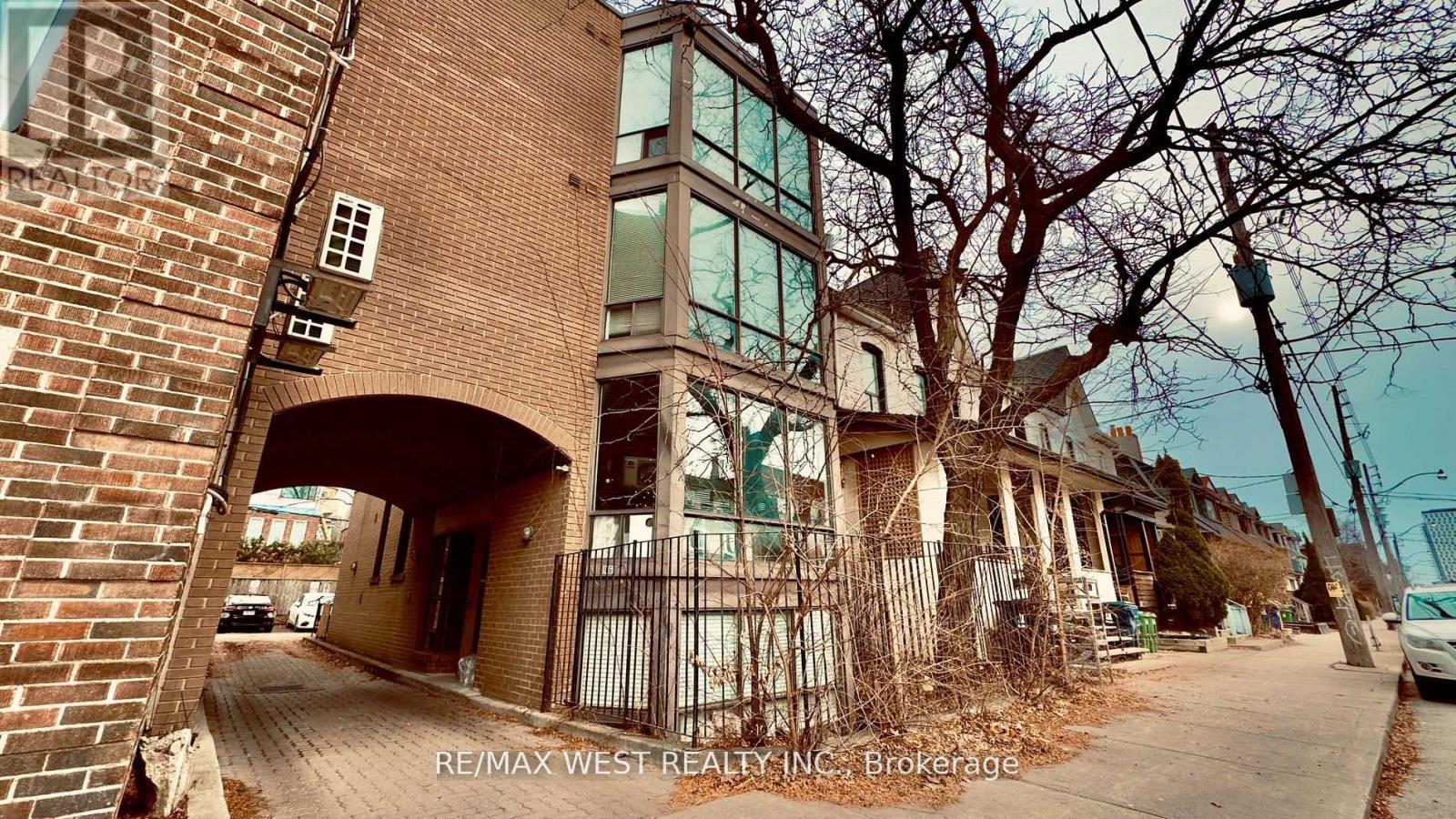 1061 Bathurst Street, Toronto, ON - Outdoor