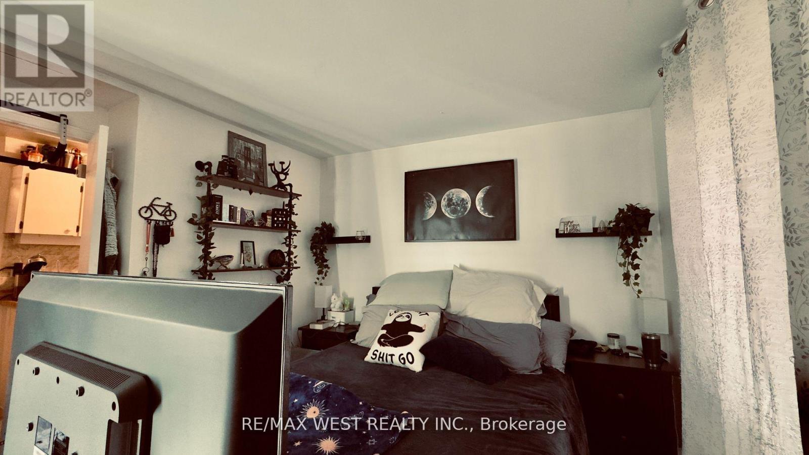 1061 Bathurst Street, Toronto, ON - Indoor Photo Showing Other Room