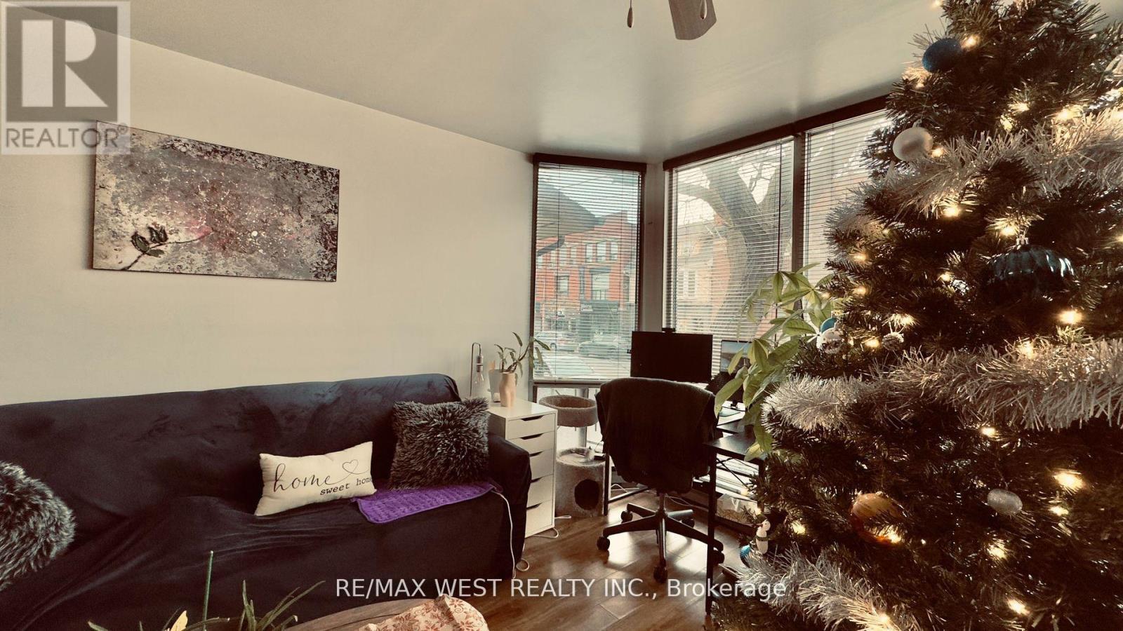 1061 Bathurst Street, Toronto, ON - Indoor