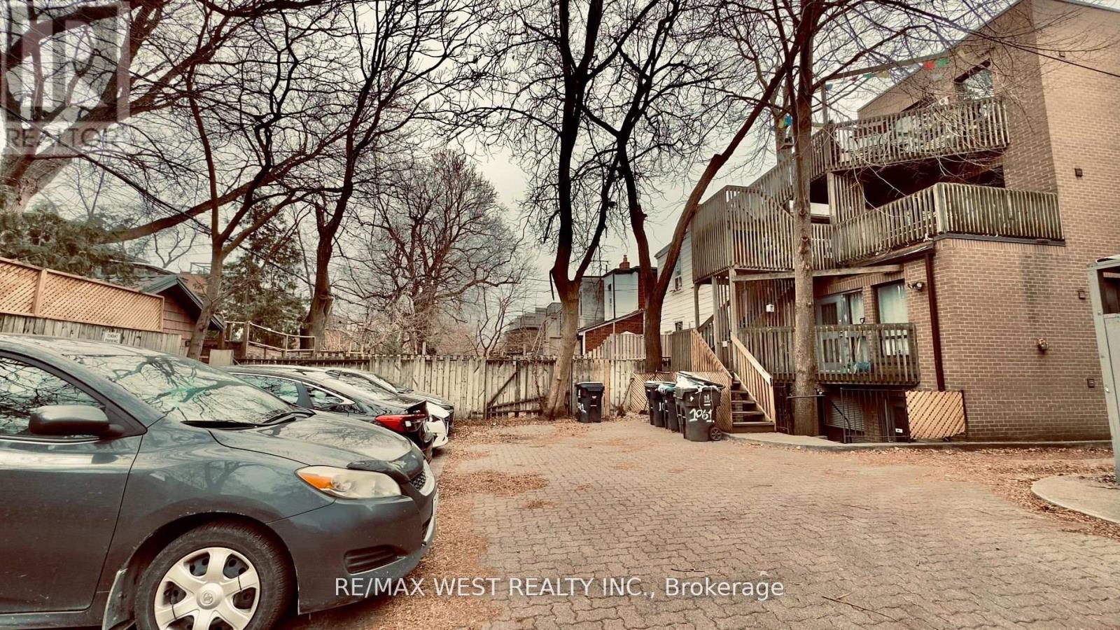 1061 Bathurst Street, Toronto, ON - Outdoor