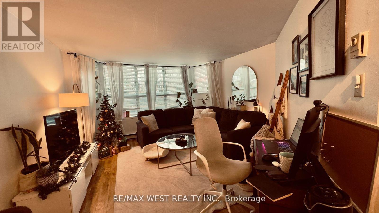 1061 Bathurst Street, Toronto, ON - Indoor Photo Showing Other Room