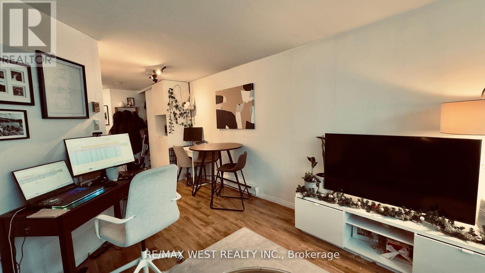 1061 Bathurst Street, Toronto, ON - Indoor