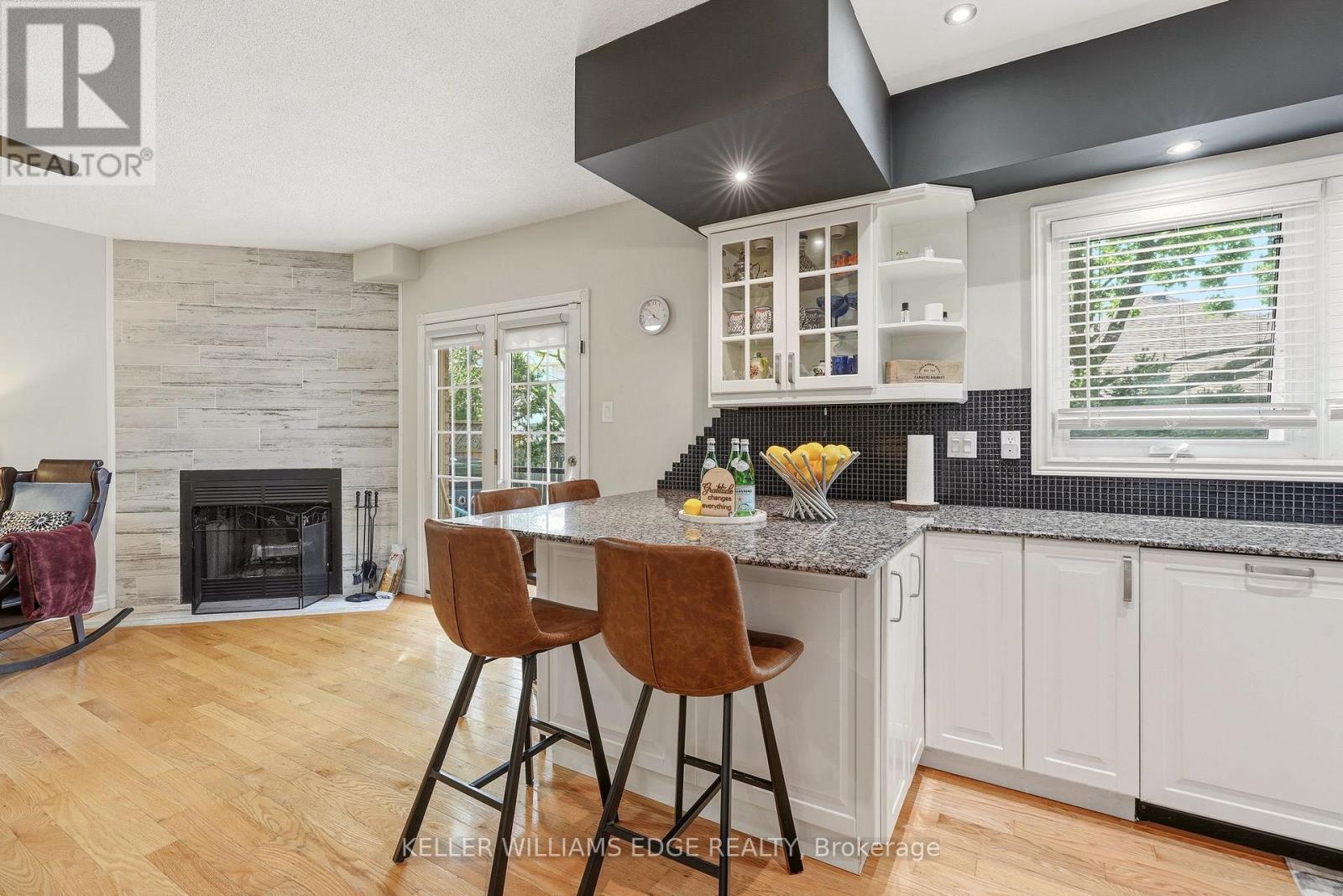 A spacious breakfast bar with seating. - 149 Cove Crescent, Hamilton, ON - Indoor With Fireplace