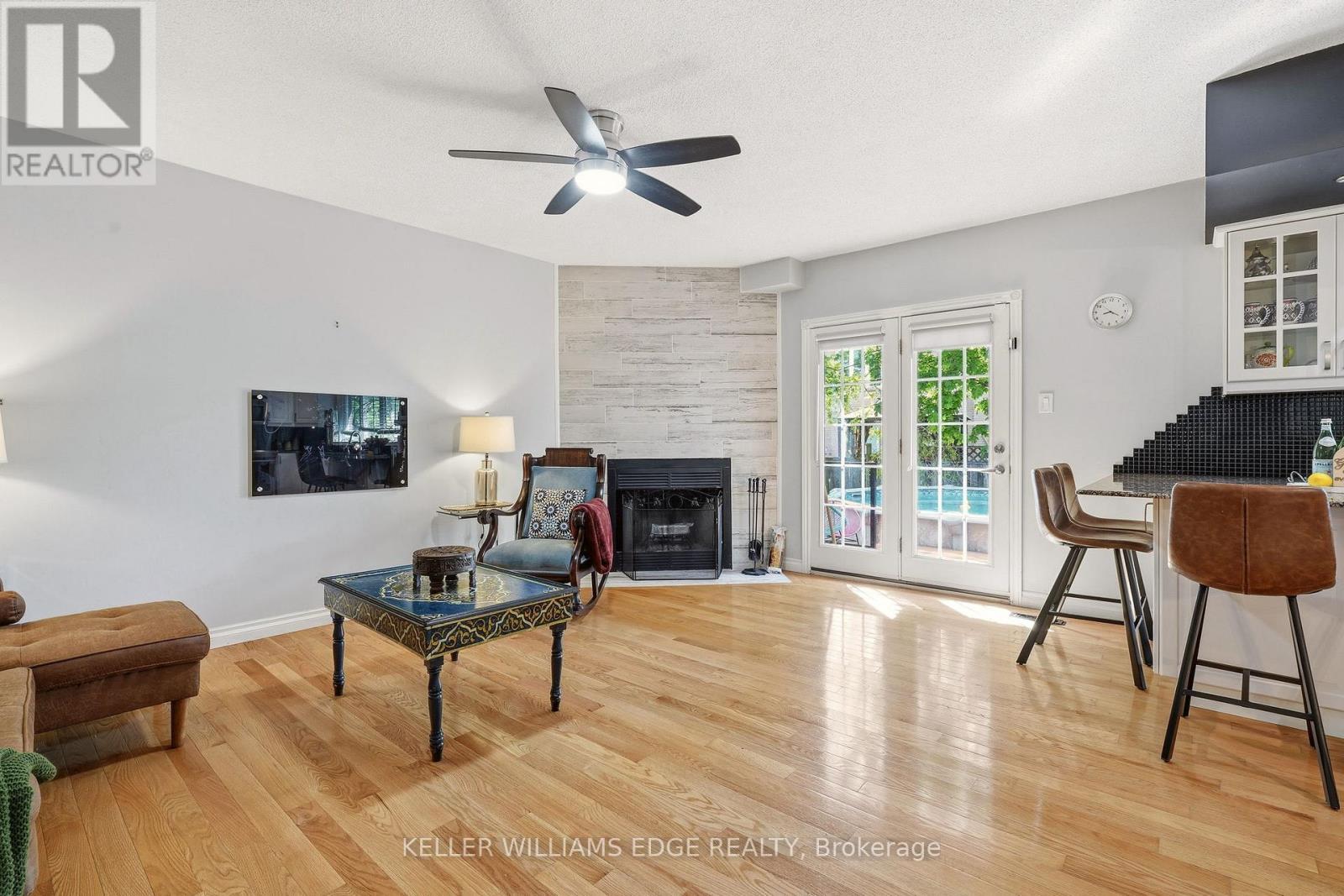 Bright family room w/ fireplace & deck/pool access - 149 Cove Crescent, Hamilton, ON - Indoor Photo Showing Living Room With Fireplace