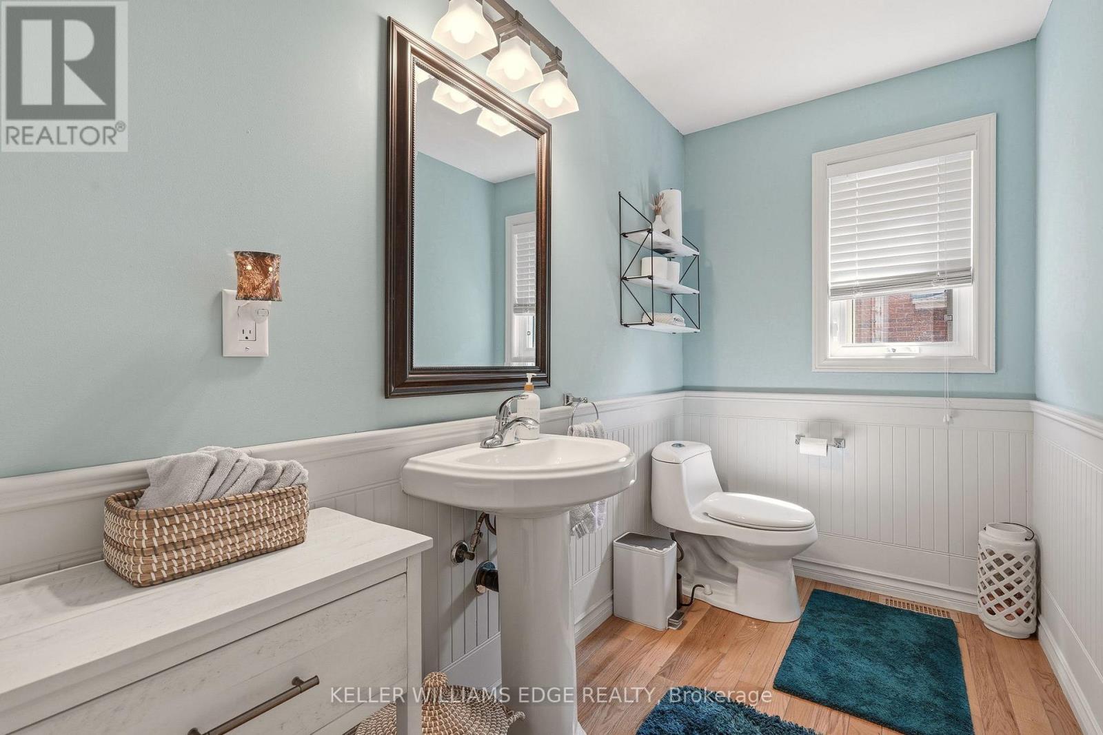Main Floor - 2PC Bath - 149 Cove Crescent, Hamilton, ON - Indoor Photo Showing Bathroom