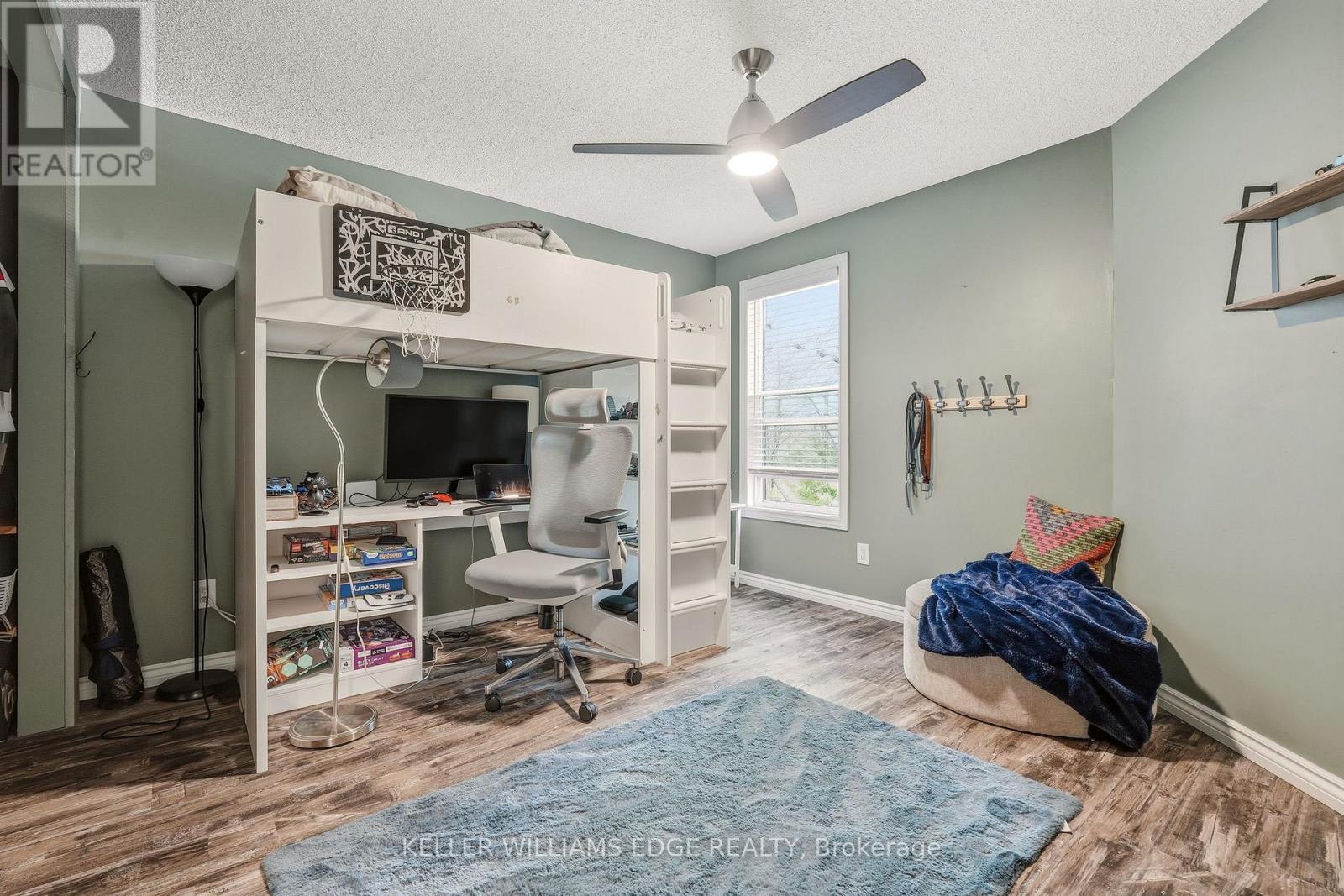 Bedroom 3 w loft bed & built-in workspace - 149 Cove Crescent, Hamilton, ON - Indoor