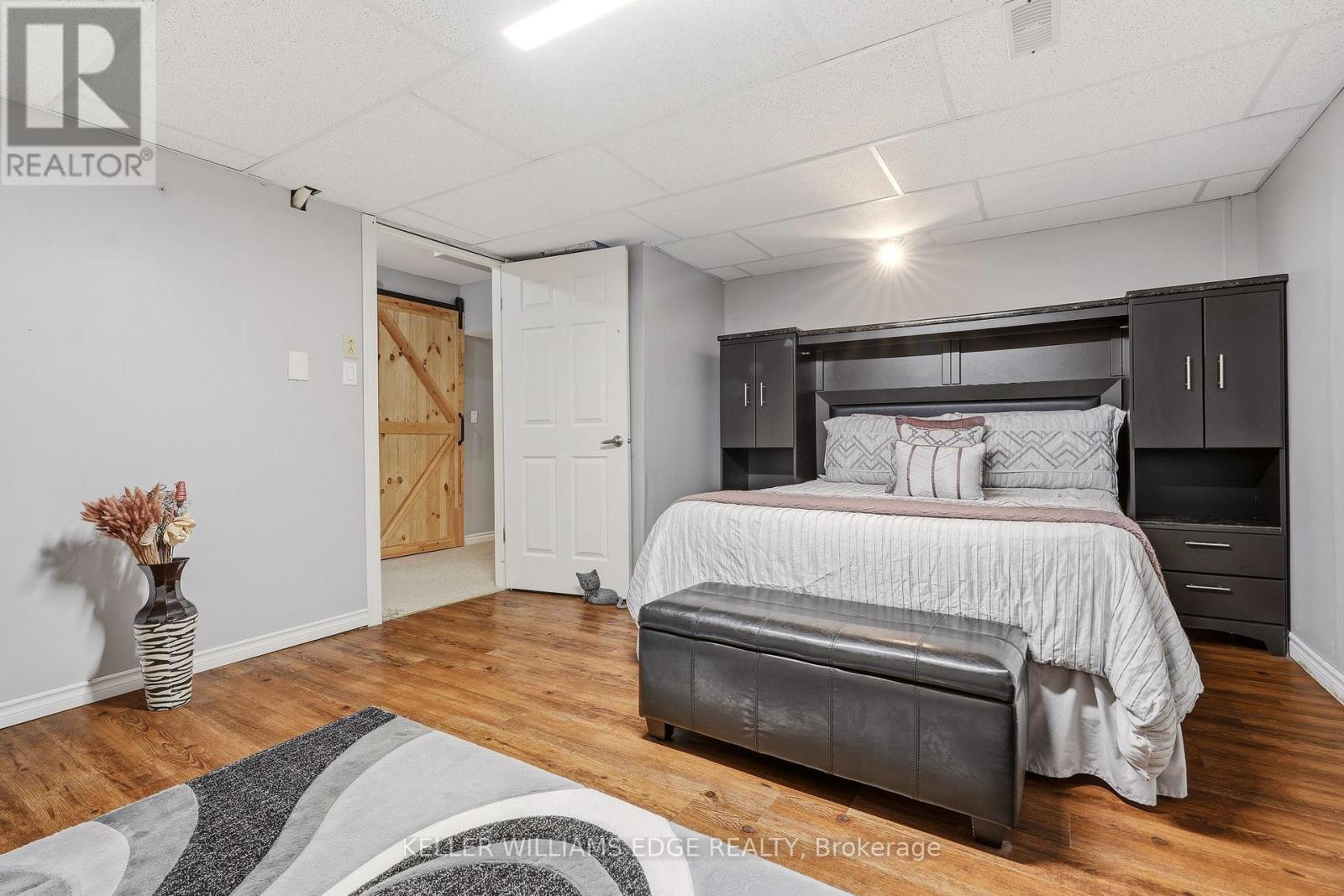 Bsmt. bedroom for guest suite or private retreat - 149 Cove Crescent, Hamilton, ON - Indoor Photo Showing Bedroom