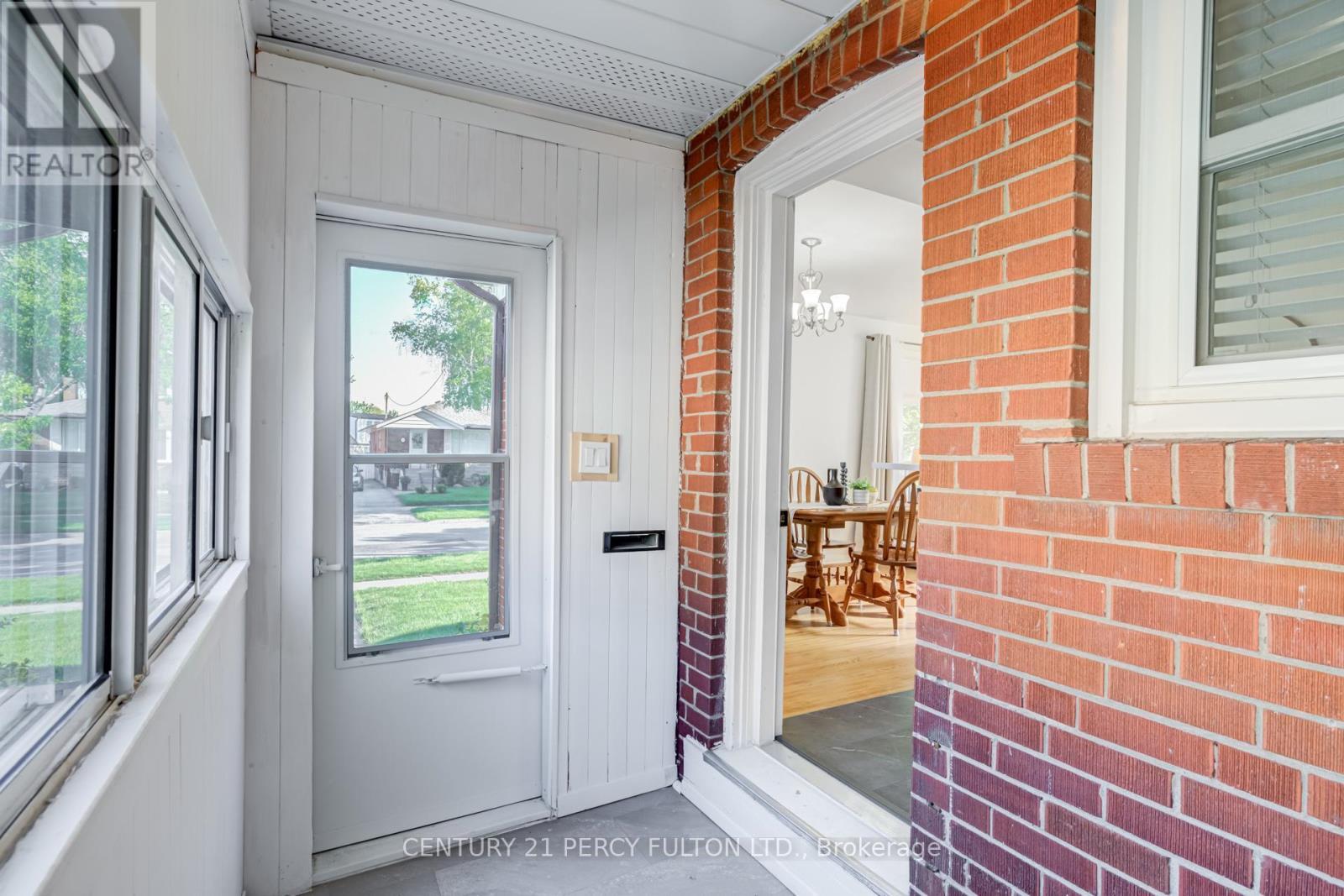 10 Mendip Crescent, Toronto, ON - Photo Showing Other Room
