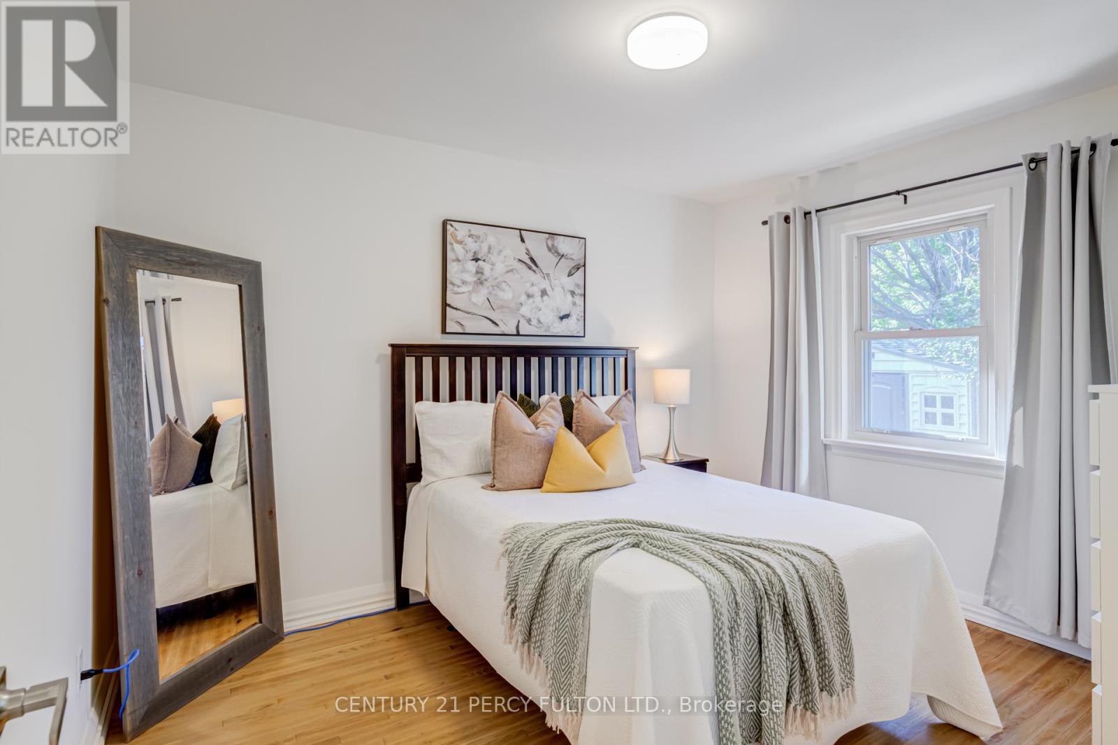 10 Mendip Crescent, Toronto, ON - Indoor Photo Showing Bedroom