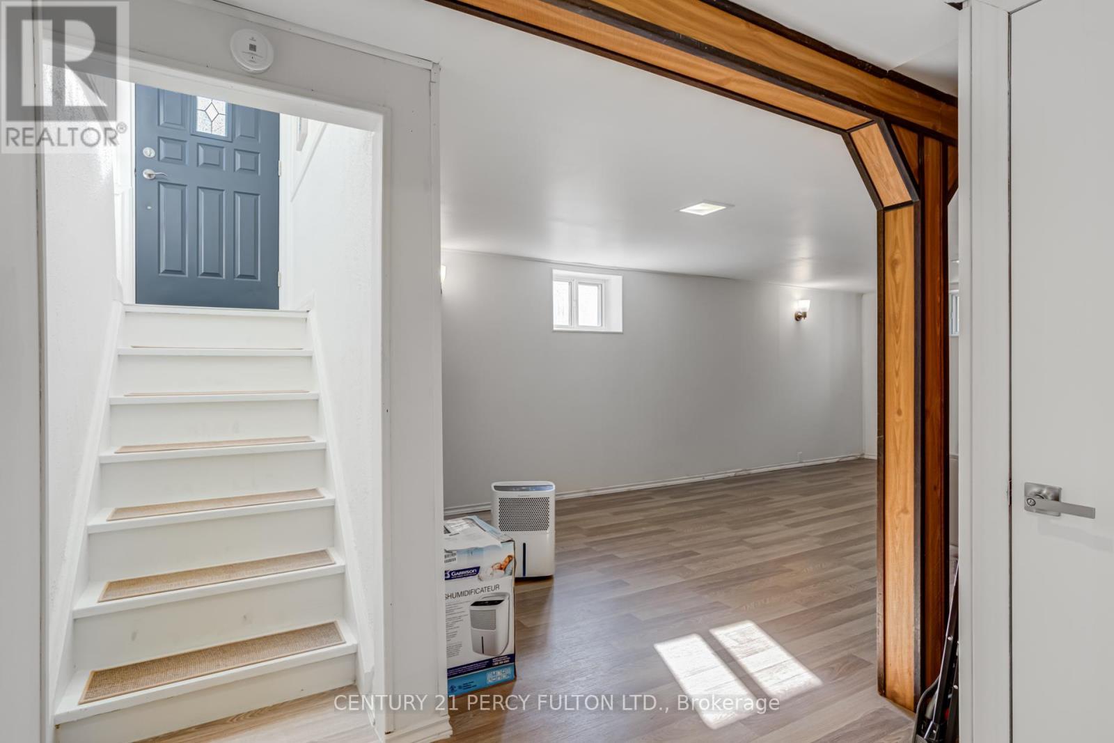 10 Mendip Crescent, Toronto, ON - Indoor Photo Showing Other Room