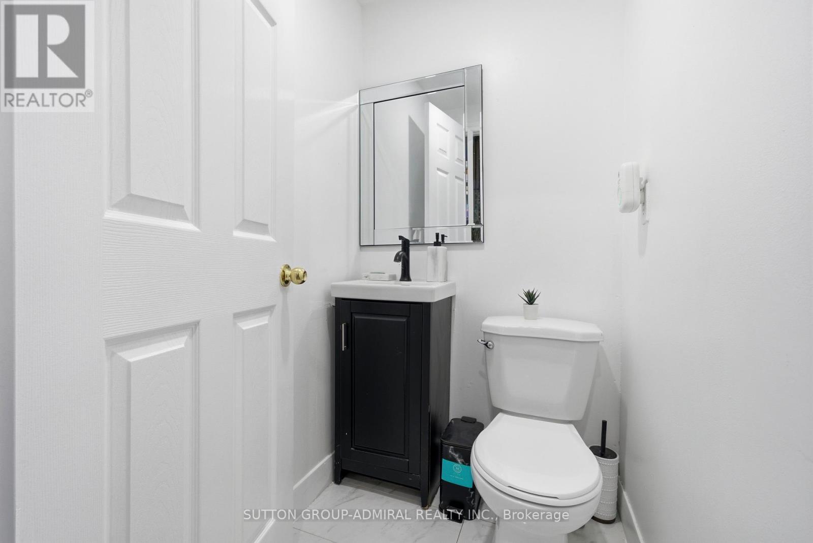 20 Brock Street E, Oshawa, ON - Indoor Photo Showing Bathroom