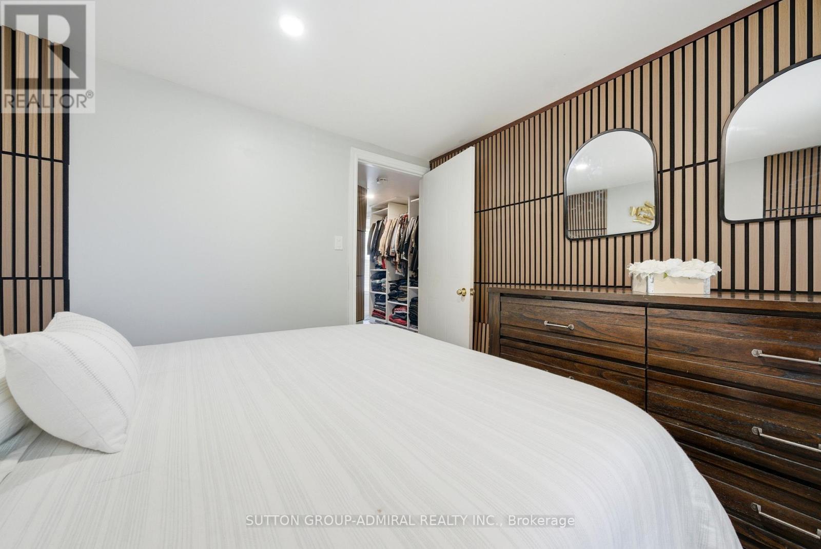 20 Brock Street E, Oshawa, ON - Indoor Photo Showing Bedroom
