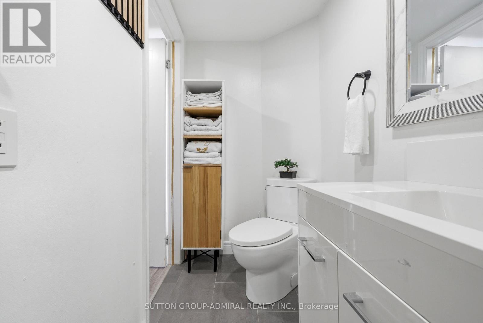 20 Brock Street E, Oshawa, ON - Indoor Photo Showing Bathroom