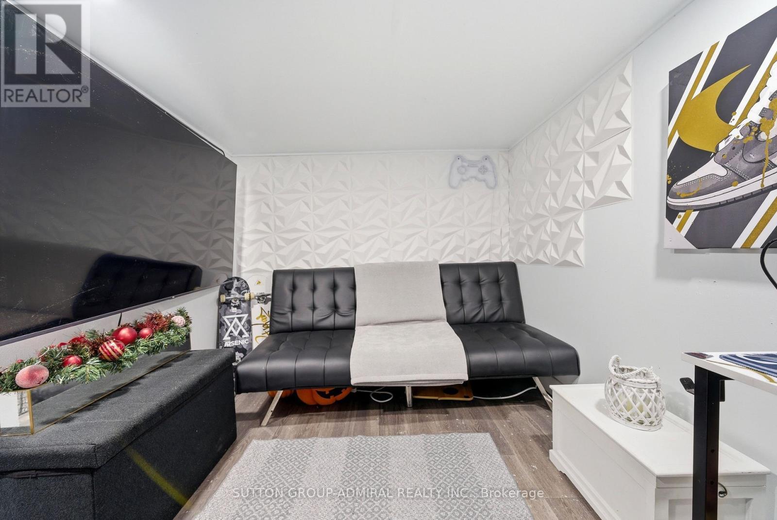 20 Brock Street E, Oshawa, ON - Indoor