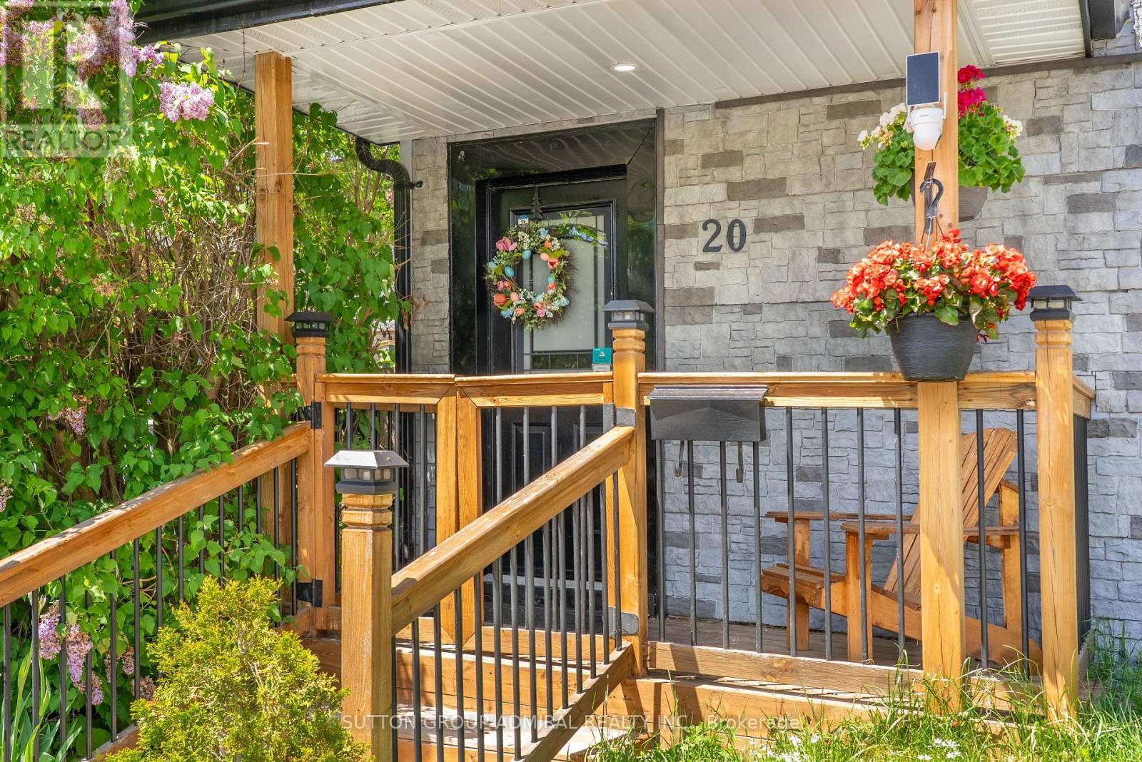 20 Brock Street E, Oshawa, ON - Outdoor With Deck Patio Veranda