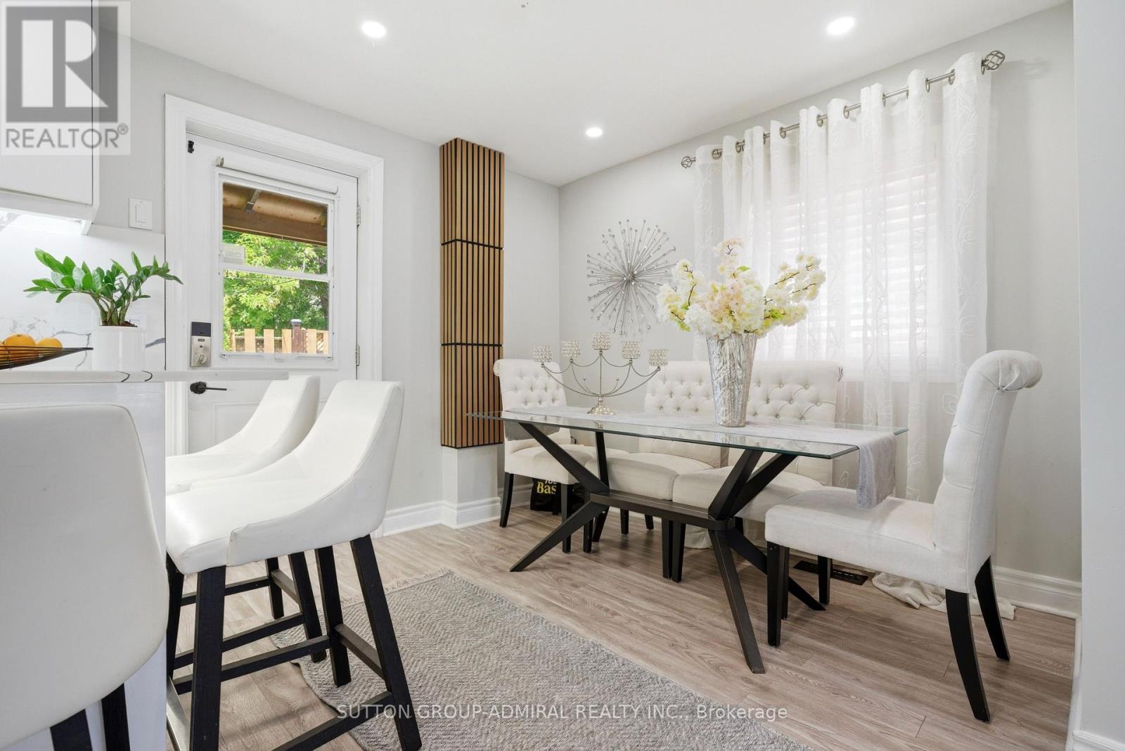 20 Brock Street E, Oshawa, ON - Indoor Photo Showing Dining Room