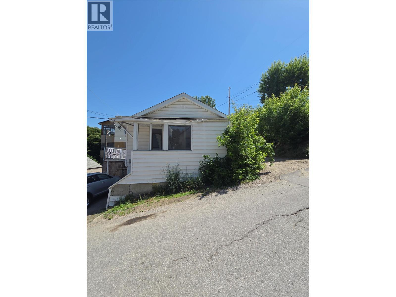 304 Mcanally Street, Trail, BC - Outdoor