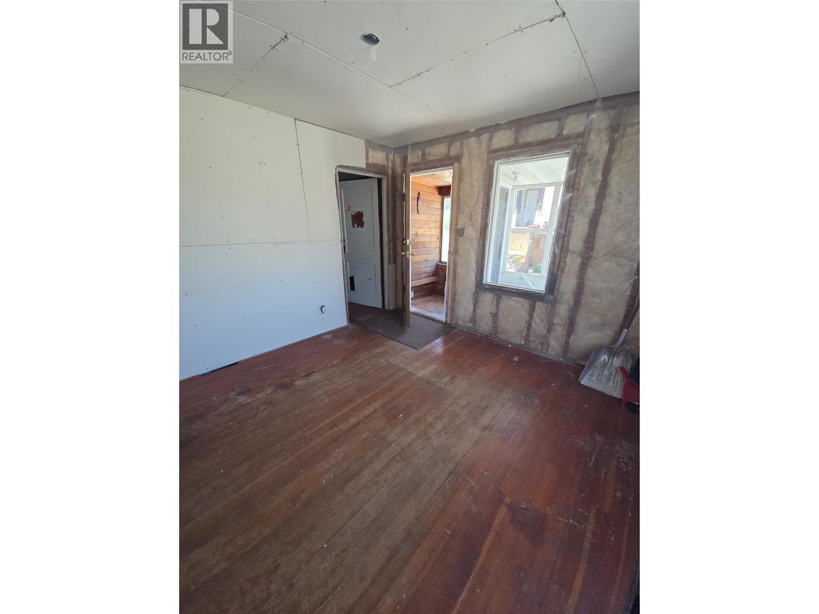 304 Mcanally Street, Trail, BC - Indoor Photo Showing Other Room
