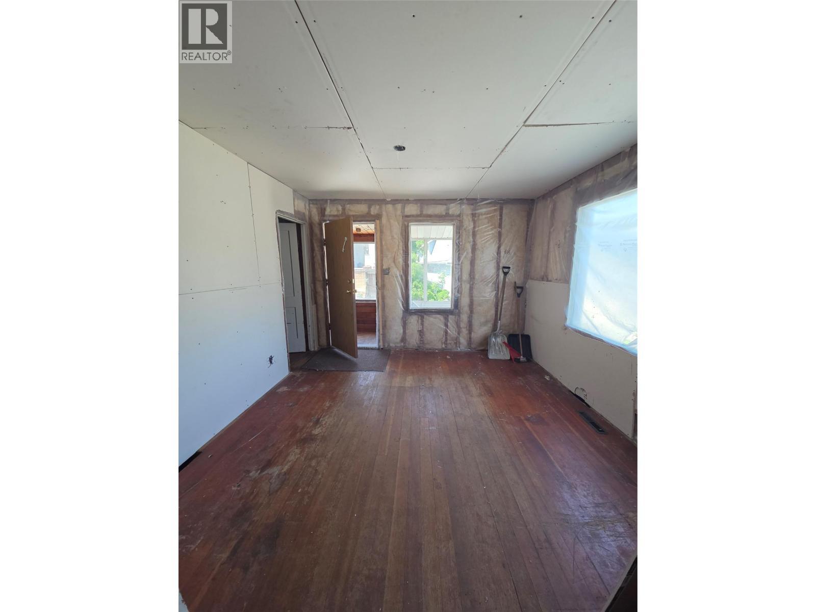 304 Mcanally Street, Trail, BC - Indoor Photo Showing Other Room