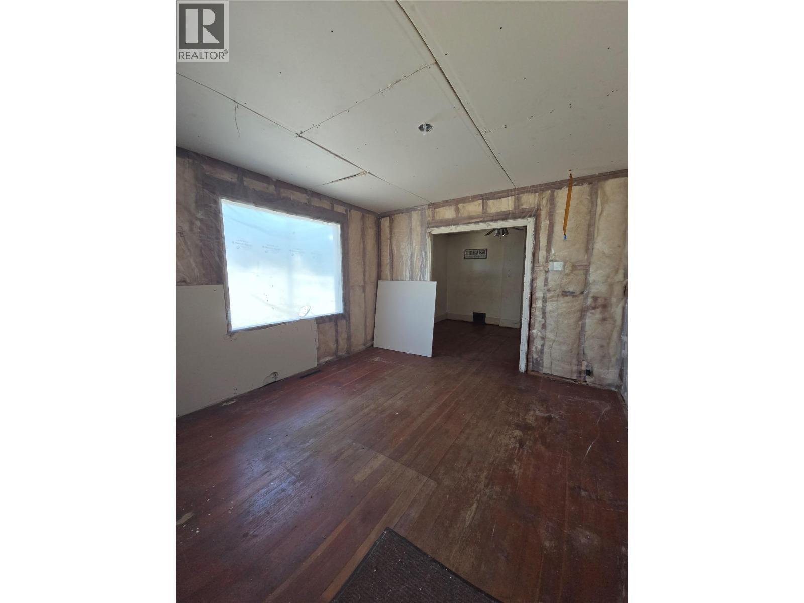 304 Mcanally Street, Trail, BC - Indoor Photo Showing Other Room